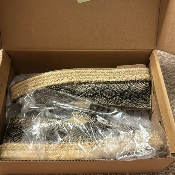 NIB Coconuts by Matisse Peaches Natural Snake Sz 9 - Picture 5 of 9